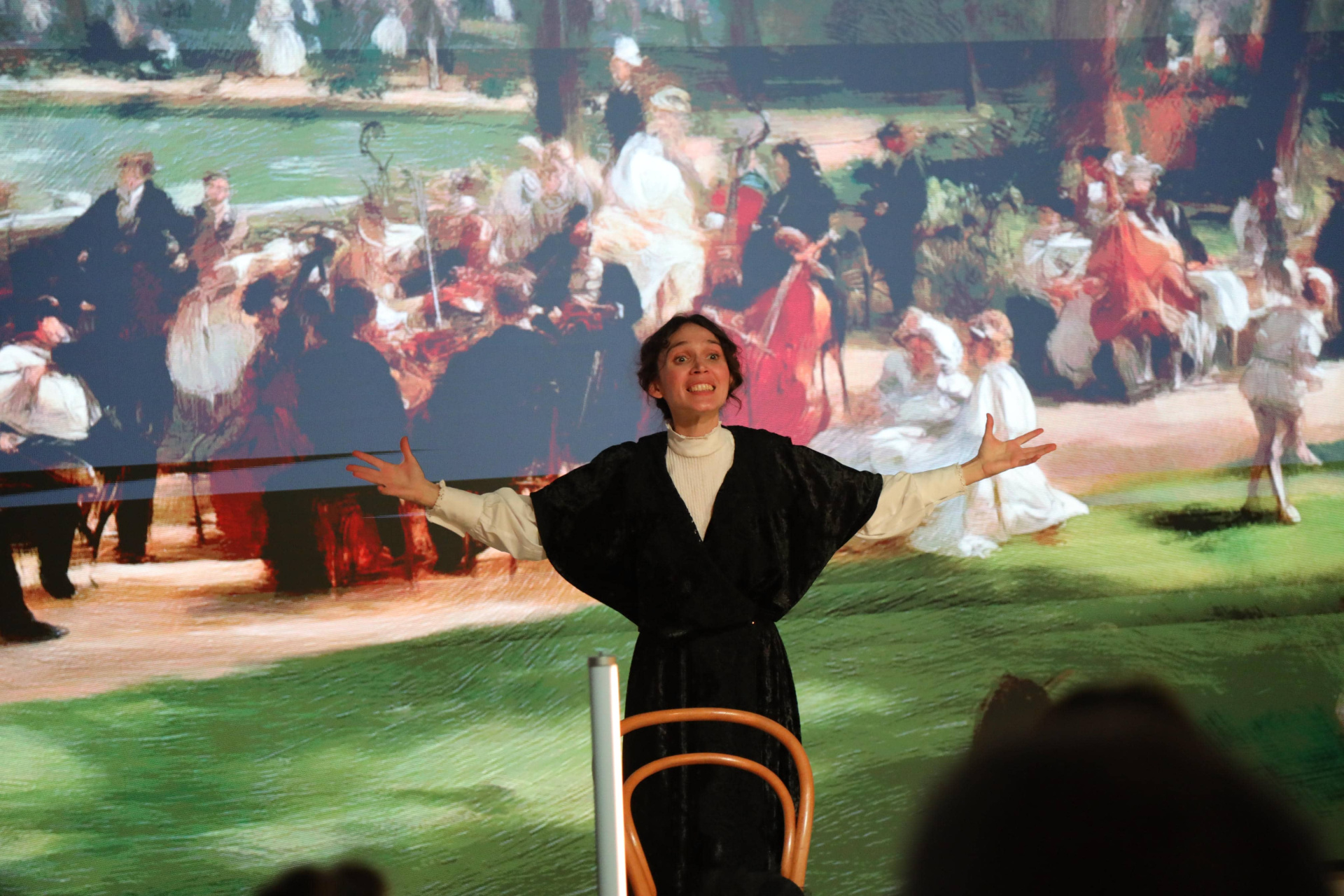 Корзина с еловыми шишками