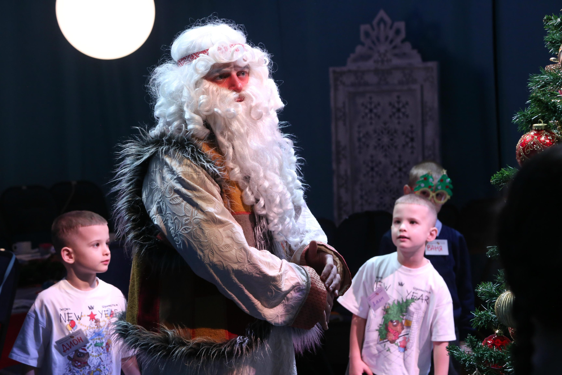 У самовара с Дедом Морозом