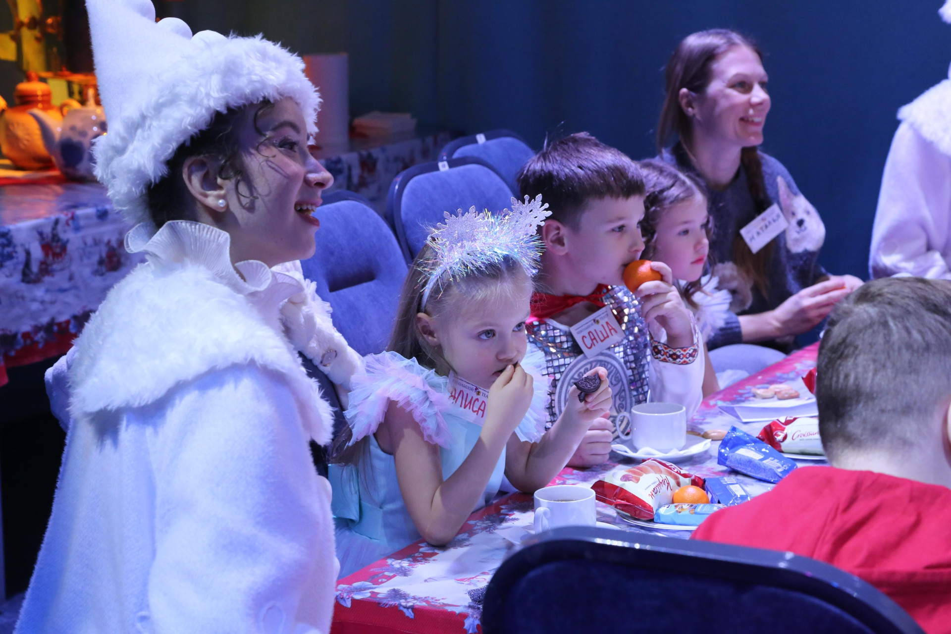 У самовара с Дедом Морозом