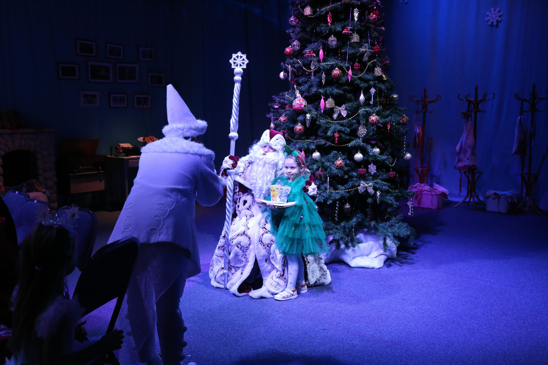 У самовара с Дедом Морозом