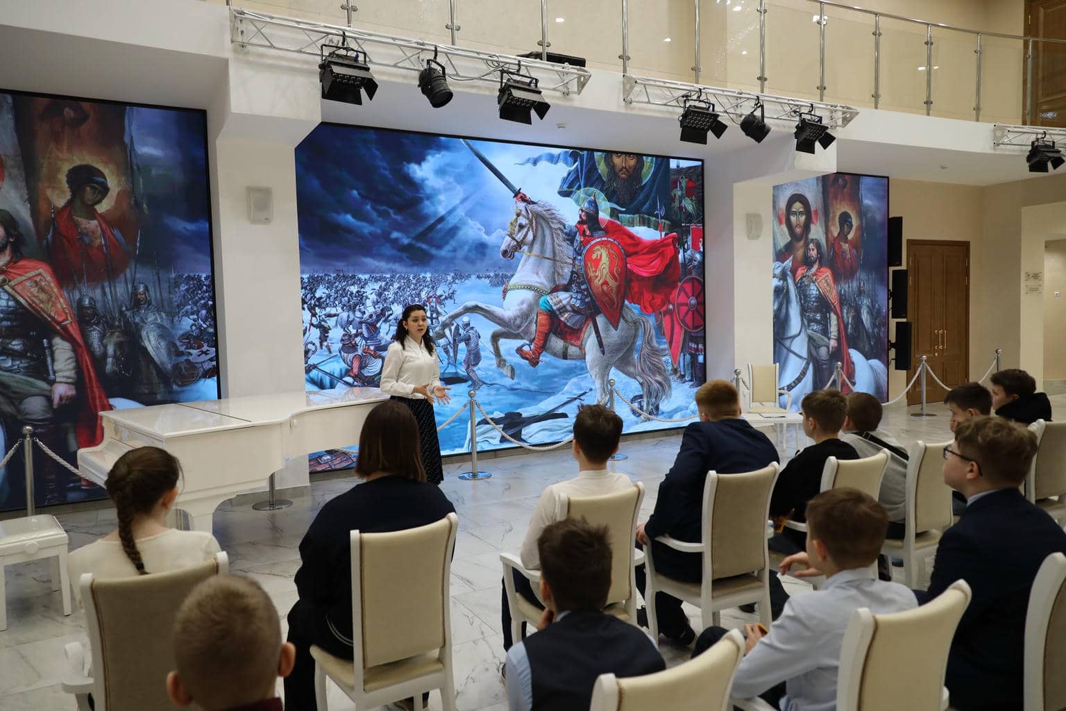 ЗРИТЕЛЬСКИЙ КЛУБ: музыкальная гостиная «Александр Невский»