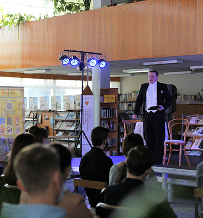 Театрально-образовательный проект «Среди книг»